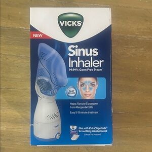 FREE GIFT WRAPPING! 
NWT Vicks Sinus Inhaler with Blue Accents